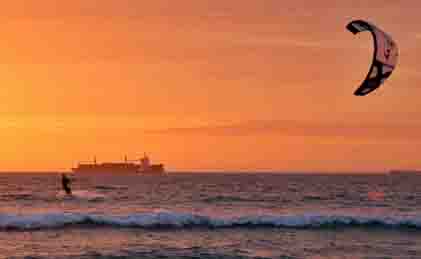 Florian kitesurfing in Cape Town, Sunset Beach