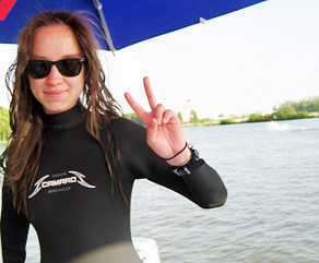Laura-Li kitesurfing in Cape Town