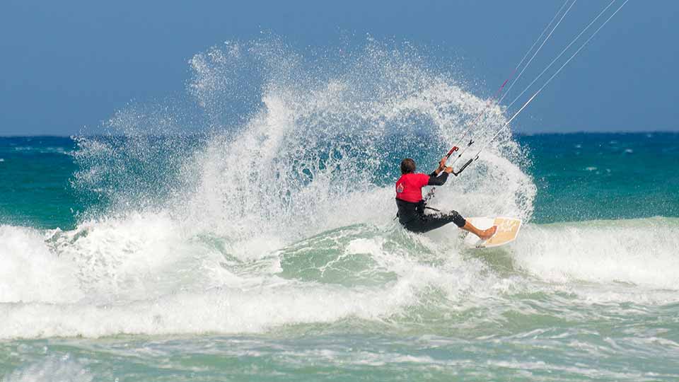 KITEKAHUNAS wave kitesurfing camp